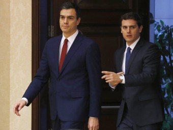 El secretari general del PSOE, Pedro Sánchez, i el president de C's, Albert Rivera, el passat 25 de febrer al Congrés EFE