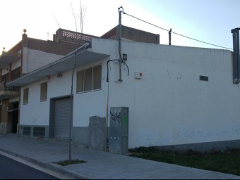 El local ubicat al carrer Eivissa, on es vol construir la nova mesquita del barri del Carme de Pineda T.M