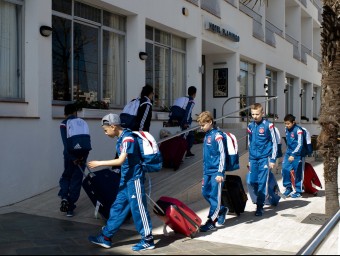 Diversos jugadors d'un equip participant en el MIC 2015 mentre entraven a l'hotel I.B