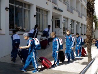 Jugadors d'un equip participant en el MIC`15 mentre entraven a l'hotel.IMMA BOSCH