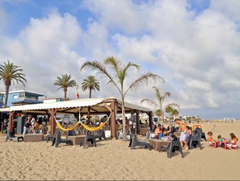 Una de les guinguetes que es van instal·lar a la platja en temporades passades JUANMA RAMOS