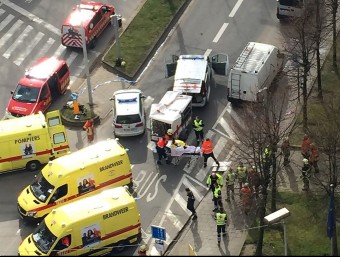 Ambulàncies i serveis sanitaris, ahir al centre de Brussel·les. AFP