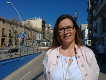 La portaveu d'ERC a l'Ajuntament d'Arenys de Mar, Annabel Moreno, fotografiada dijous passat al final de la riera T.M