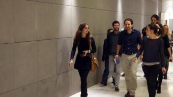 El líder de Podem, Pablo Iglesias, es dirigeix a la roda de premsa després de la reunió amb Pedro Sánchez EFE