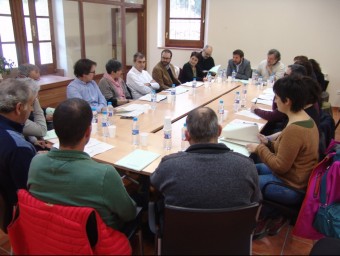 Imatge de la reunió que es va fer a Collbató a mitjans de mes per impulsar el Parc Rural de Montserrat. EPA
