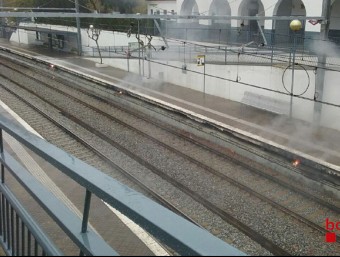 Imatge de l'incendi elèctric a l'estació de Sant Quirze del Vallès, aquest divendres al matí BOMBERS DE LA GENERALITAT