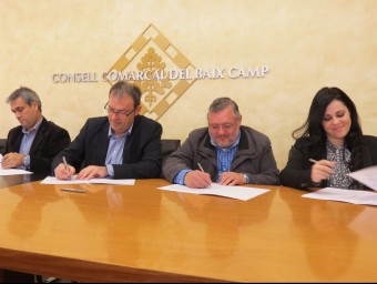 Els representants de l'Ajuntament de Salou i dels consells van renovar l'acord INFOCAMP