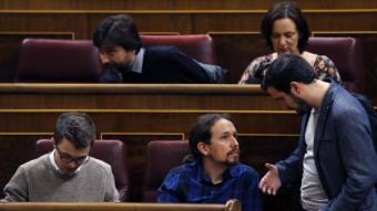 El líder de Podem, Pablo Iglesias, i el portaveu d'IU, Alberto Garzón, ahir al Congrés dels Diputats EFE