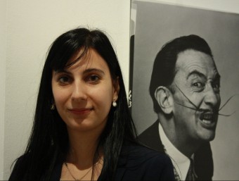 La investigadora Sílvia Osuna, ahir a la tarda, en el Museu Dalí de Figueres. JOAN PUNTÍ
