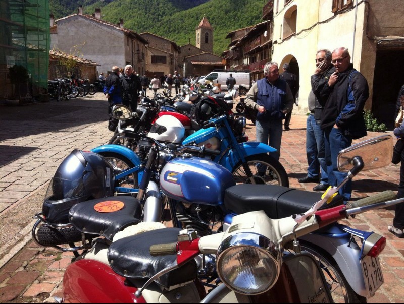 Les motos exposades ahir a Hostalets d'en Bas AJUNT. SANT JOAN