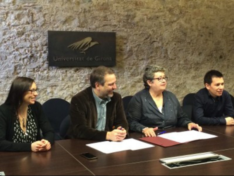 L'alcaldessa, Gisela Saladich, en la signatura del conveni a la Universitat de Girona. EL PUNT AVUI