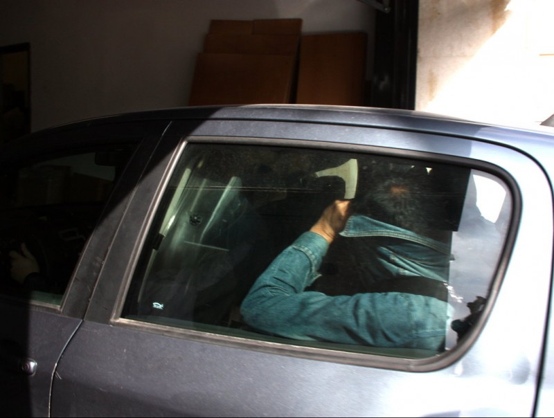 Un vehicle de la Guàrdia Civil accedeix als jutjats de Tarragona amb un dels detinguts ROSA M.BRAVO