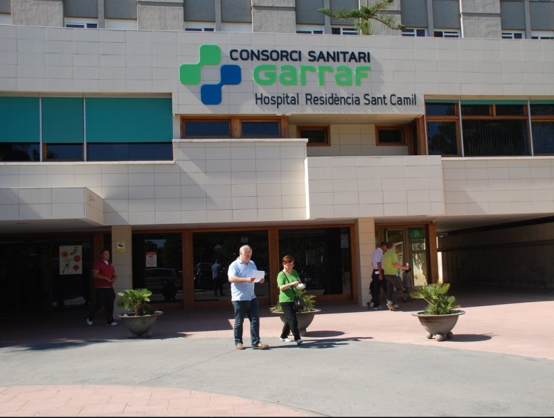 Entrada principal de l'hospital residència Sant Camil de Sant Pere de Ribes, el centre de referència de la regió. ARXIU