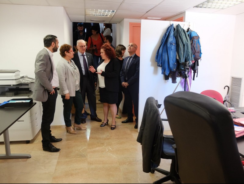 La consellera de Treball, Afers Socials i Família, Dolors Bassa, ha visitat recentment les instal·lacions del centre situat a Tarragona, que ofereix opcions a joves sense feina INFOCAMP