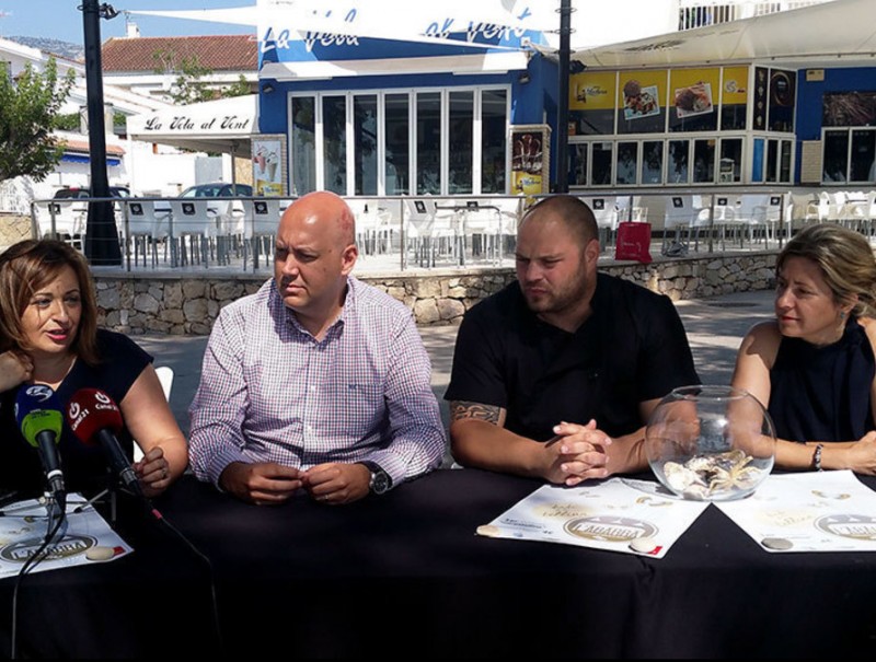 L'alcalde i els organitzadors, ahir al Passeig. CEDIDA