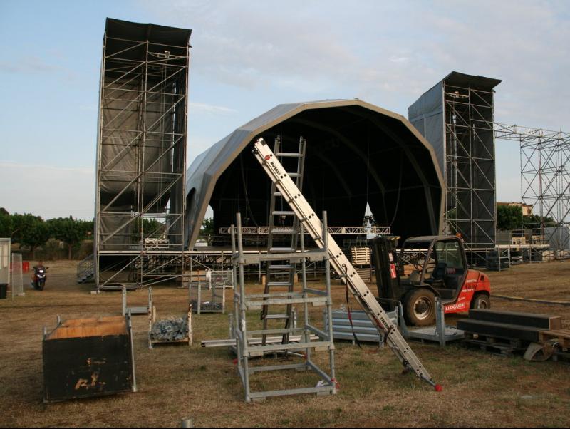 Imatge d'ahir de les instal·lacions del festival Canet Rock als terrenys del Pla d'en Sala CANET ROCK