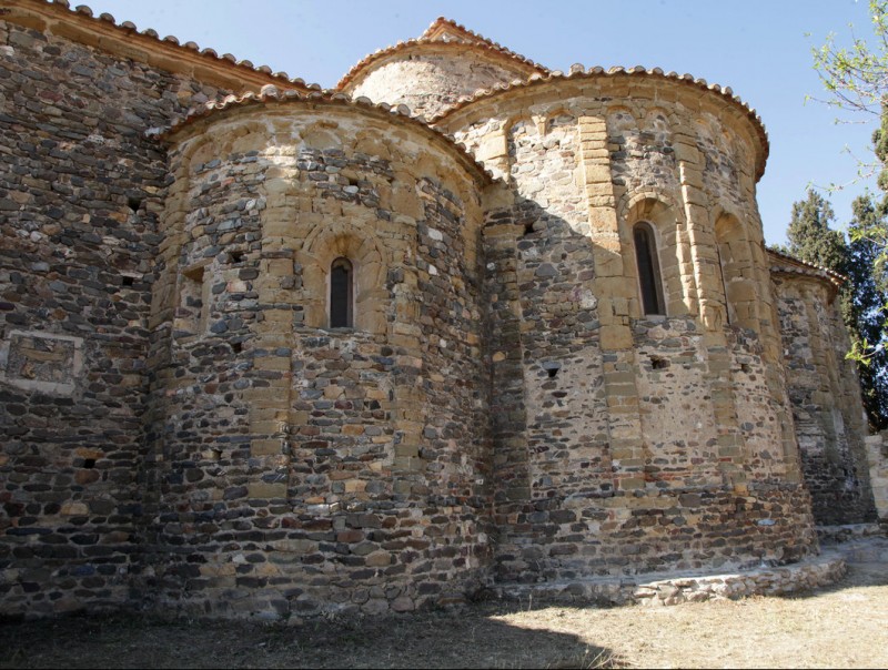 L'exterior de l'església romànica del monestir de Sant Miquel de Cruïlles, acabada de restaurar enguany J. SABATER