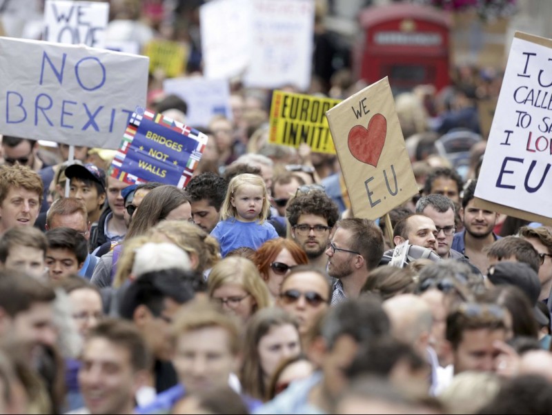 Milers de persones participant ahir a Londres en una marxa contra el ‘Brexit' P. HACKETT/REUTERS