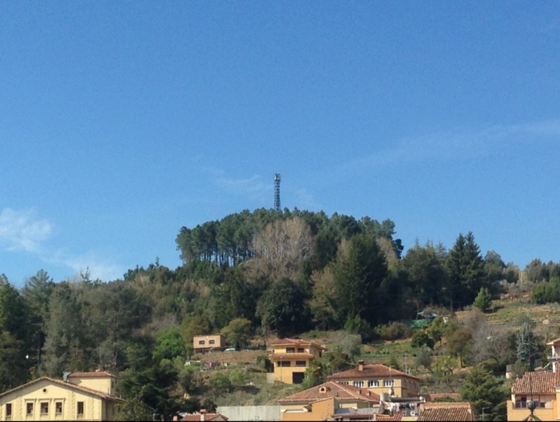 Una imatge de la torre de comunicacions del turó del Pi, a Arbúcies EL PUNT AVUI