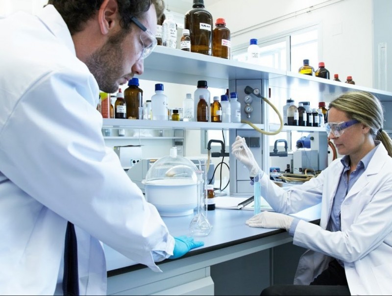 Imatge dels laboratoris de l'empresa biotecnològica lleidatana AXEB Biotech.  ARXIU