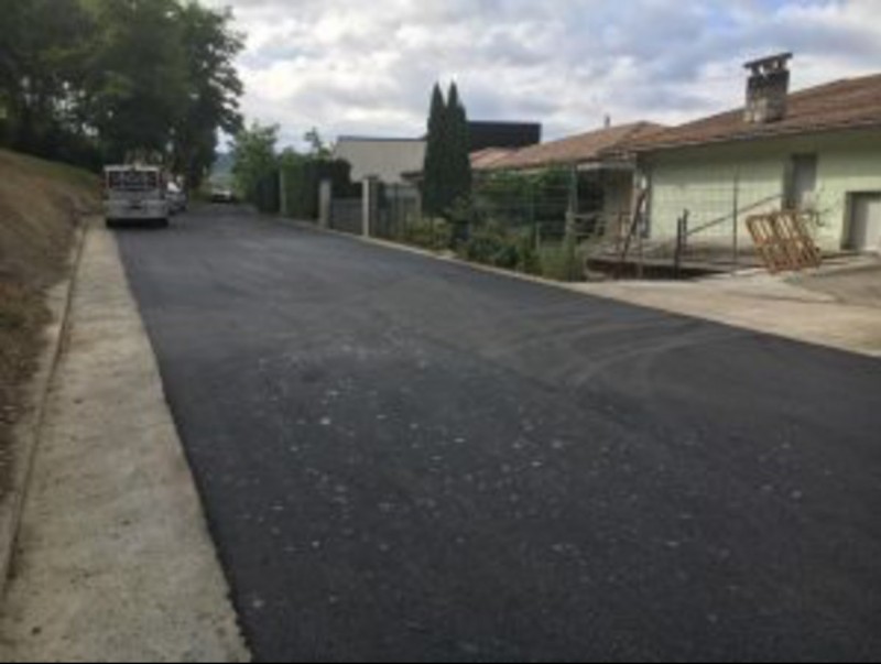 Una vista del carrer de la Vella, on s'han dut a terme les millores. EL PUNT AVUI