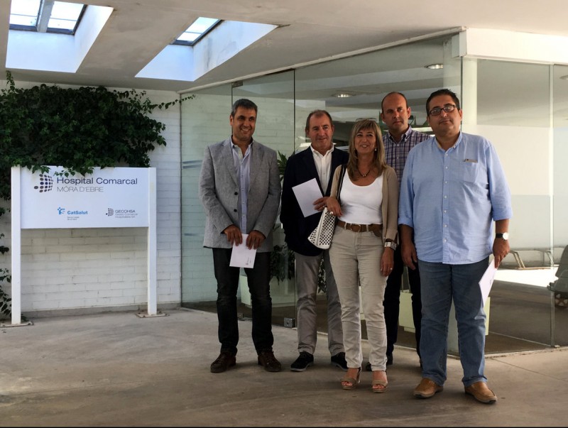 Alcaldes i presidents comarcals van signar ahir una declaració conjunta ahir a l'equipament de la capital de la Ribera d'Ebre. ACN
