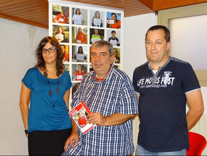 Responsables de Creu Roja al Bages, durant la presentació de la memòria 2015, aquesta setmana JORDI PREÑANOSA