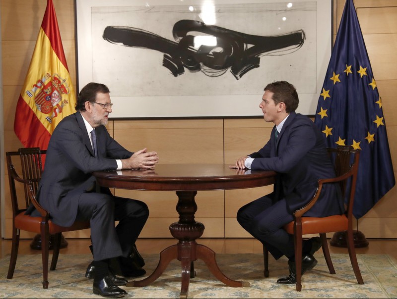 Rajoy i Rivera en la reunió d'ahir al Congrés en la qual van incorporar per primera vegada una taula entre ells chema moya / efe