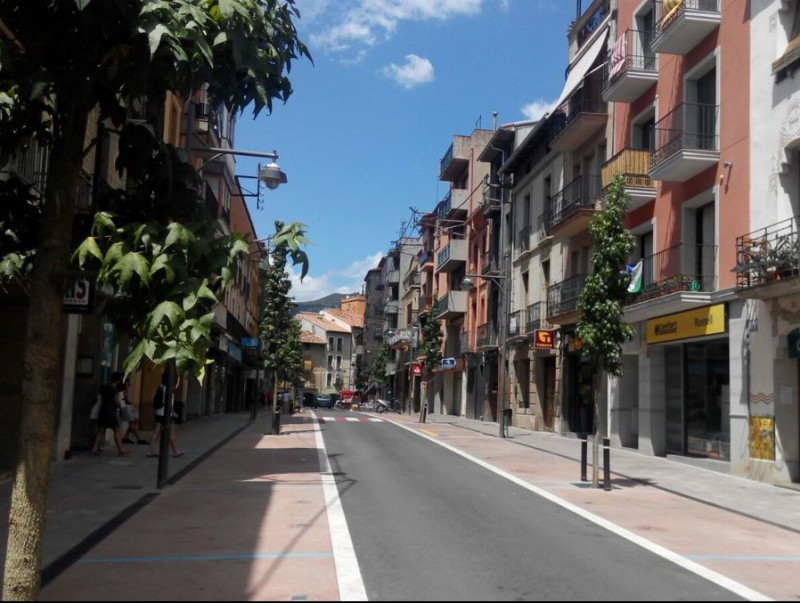 Una imatge del nou carrer Camprodon d'Arbúcies, després de la urbanització, que han durat un any i mig EPA