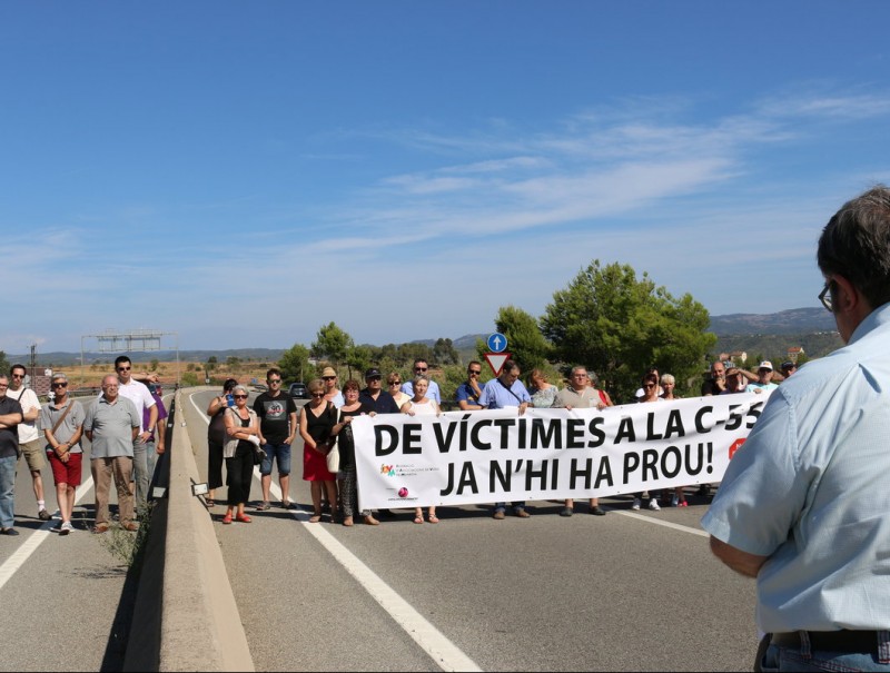 Els manifestants van tallar la C-55 a l'altura del quilòmetre 32, prop d'on va tenir lloc el darrer accident mortal, el 28 de juliol N.BADRENAS