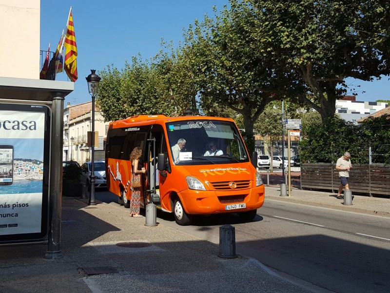 Parada del costat de l'ajuntament , a Sant Gregori, de la línia d'autobusos L301 que enllaça amb Girona EL PUNT AVUI