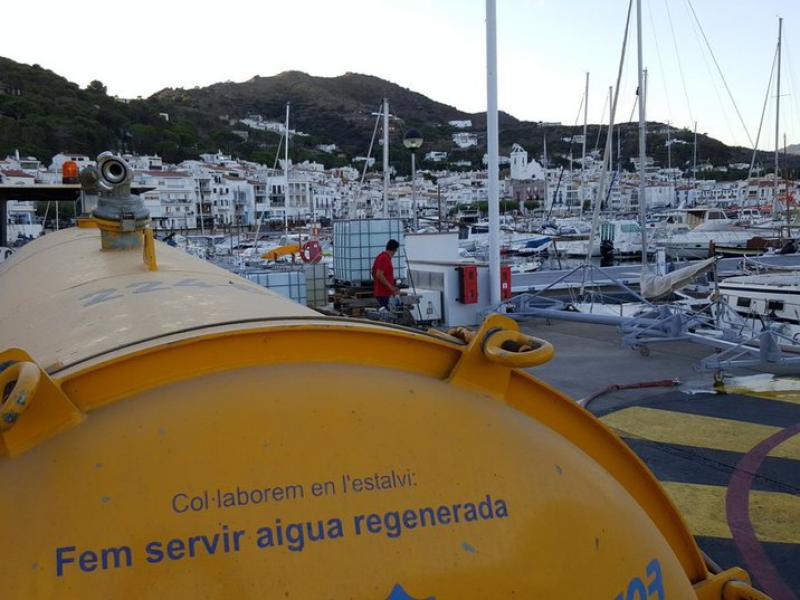 L'Ajuntament posa aigua regenerada a disposició dels usuaris del port per no fer servir l'aigua de xarxa per la neteja de les embarcacions EL PUNT AVUI