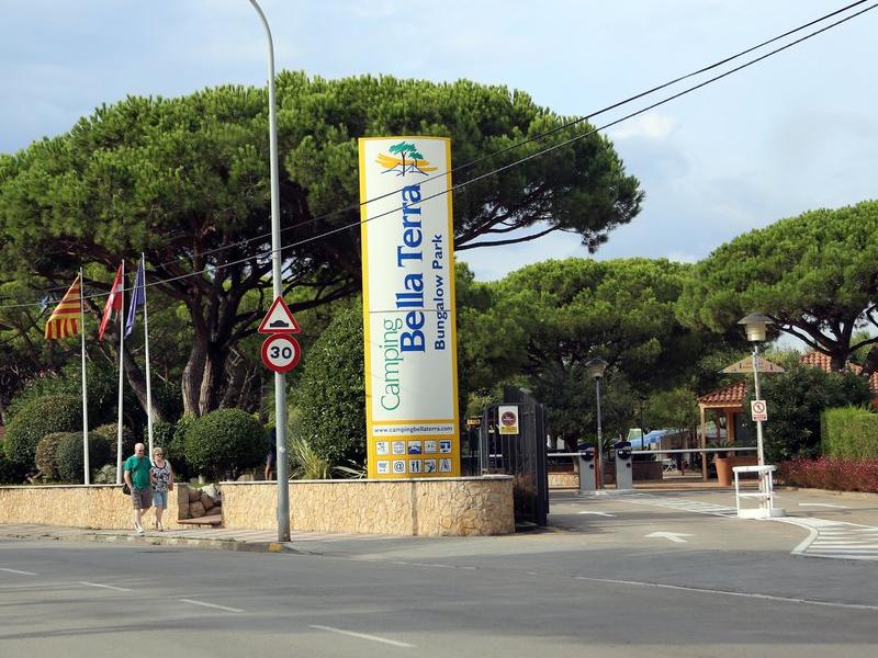 Una imatge de l'entrada al càmping Bellaterra de Blanes, la setmana pasada. QUIM PUIG