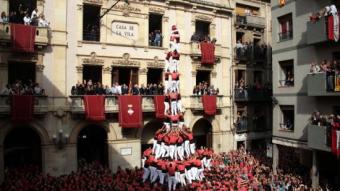 3 de 10 amb folre i manilles carregat per la Colla Vella dels Xiquets de Valls a la diada de Santa Úrsula de 2015. ACN