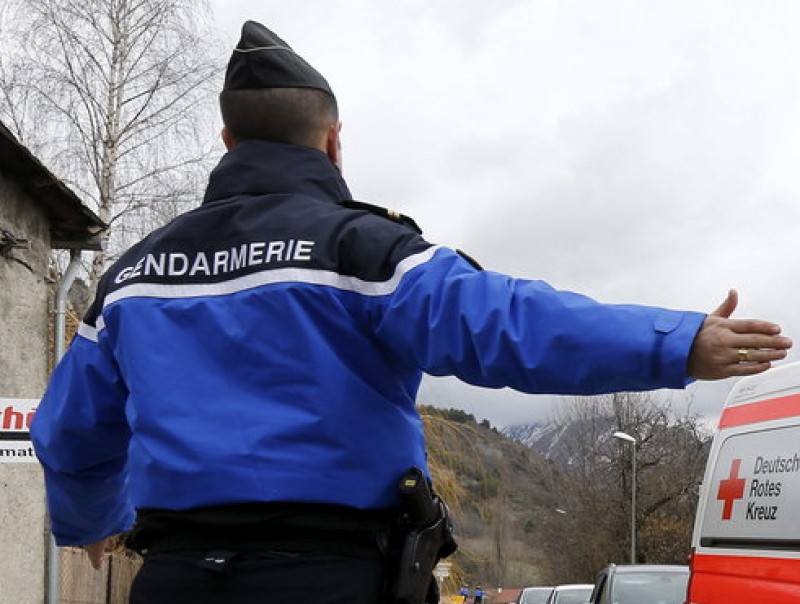 La policia francesa va desplegar l'operatiu al poble EFE