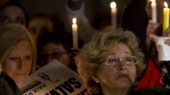 Un moment de la concentració de dimecres al vespre a la Plaça Sant Jaume per reclamar la vigència de la llei 24/2015 ALBERT SALAMÉ