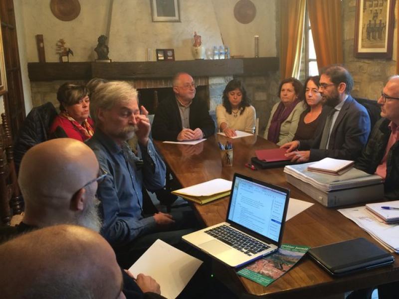 La reunió d'ahir entre l'Ajuntament de Borredà, l'ACA i els veïns descontents M. CANTURRI