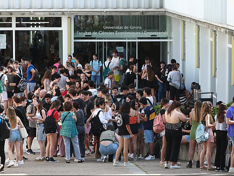 Matemàtiques i medicina, les notes de tall més altes Redacció Barcelona Educació El Punt