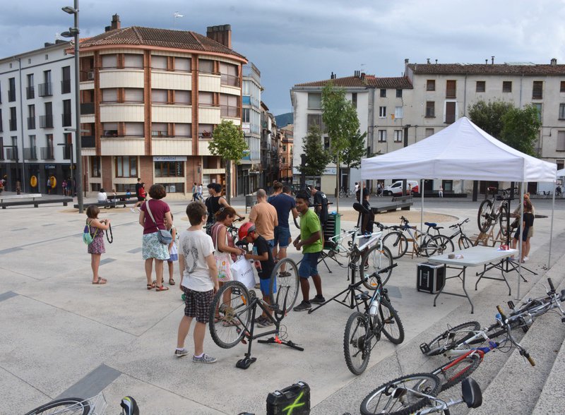 Projecte a Olot per deixar bicicletes a persones en situació de  vulnerabilitat | Jordi Casas | Olot | Societat | El Punt Avui
