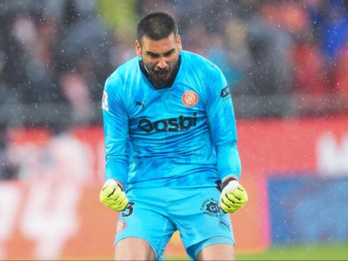 Gazzaniga fa un gest de ràbia en una acció del partit que el Girona va disputar sota la pluja contra el Betis a Montilivi