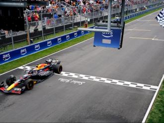 Max Verstappen creua la línia de meta per imposar-se al GP del Canadà