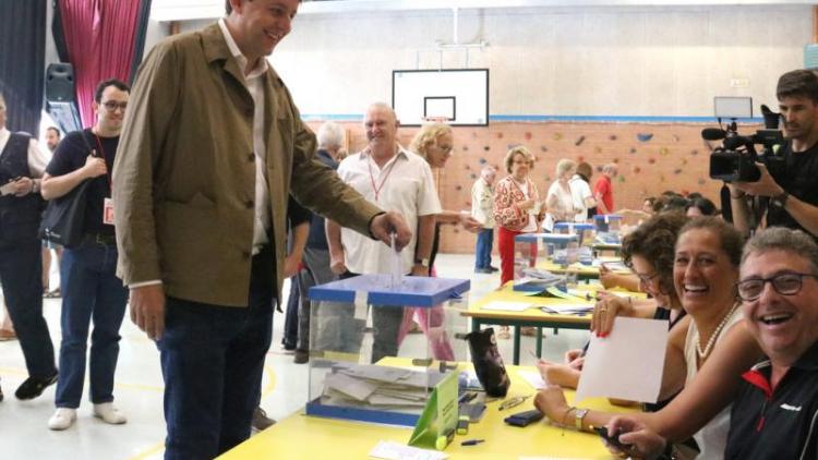 El candidat del PSC, Javi López, votant avui