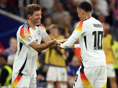 Thomas Müller i Jamal Musiala en el primer partit de l’Eurocopa. El veterà va rellevar el jove