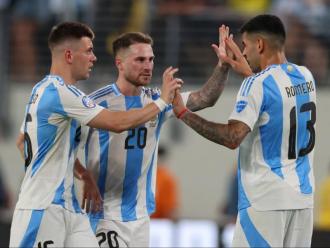 Lo Celso, Mac Allister i Romero celebren el gol de la victòria contra Xile