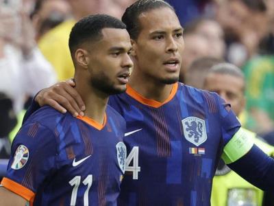 Gakpo i Van Dijk, en la victòria dels Països Baixos contra Romania