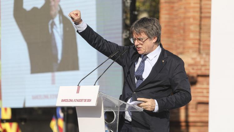 El 130è president, Carles Puigdemont, ahir al matí en el seu breu míting a l’Arc de Triomf de Barcelona