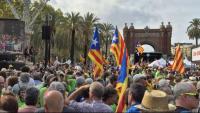 Un moment de l’acte independentista unitari d’aquesta tarda a l’Arc de Triomf.