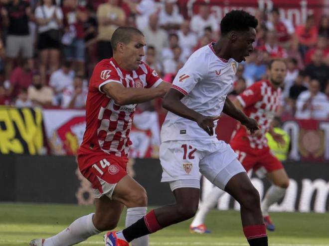 Oriol Romeu, en el duel contra el Sevilla