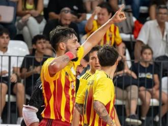 Eric Martel celebra un dels gols de la selecció catalana