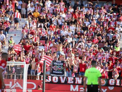 El Jovent Gironí, 
			el sector d’animació de Montilivi, en el partit contra el Barça